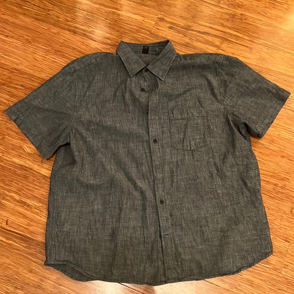 Banana Republic short-sleeve chambray shirt